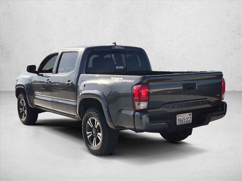 Used 2017 Toyota Tacoma TRD Sport RWD image 7