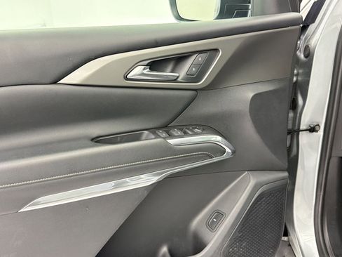Used 2024 Chevrolet Traverse LT AWD/4WD image 12