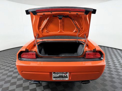 Used 2009 Dodge Challenger SRT8 w/ SRT Option Group II RWD image 13