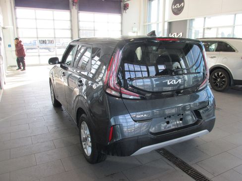 Used 2025 Kia Soul LX w/ LX Technology Package image 6