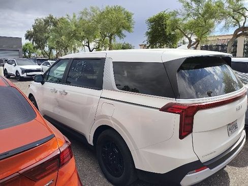 Used 2026 Kia Carnival FWD image 13
