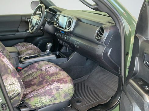 Used 2021 Toyota Tacoma TRD Off-Road AWD/4WD image 23