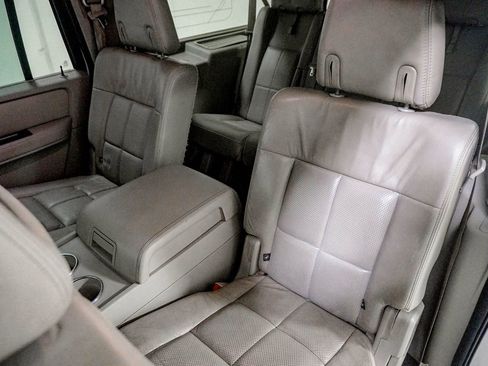 Used 2011 Lincoln Navigator L 4WD image 38