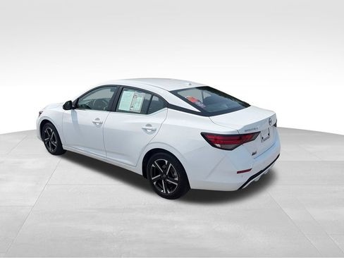 Used 2025 Nissan Sentra SV FWD image 4
