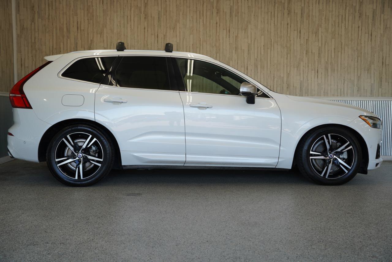 Used 2018 Volvo XC60 T8 R-Design w/ Convenience Package AWD/4WD image 6