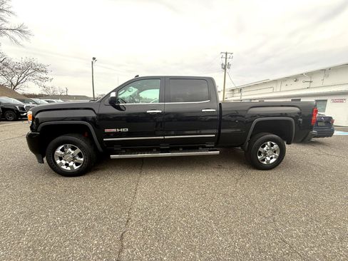 Used 2015 GMC Sierra 2500 SLT w/ All-Terrain HD Package image 10