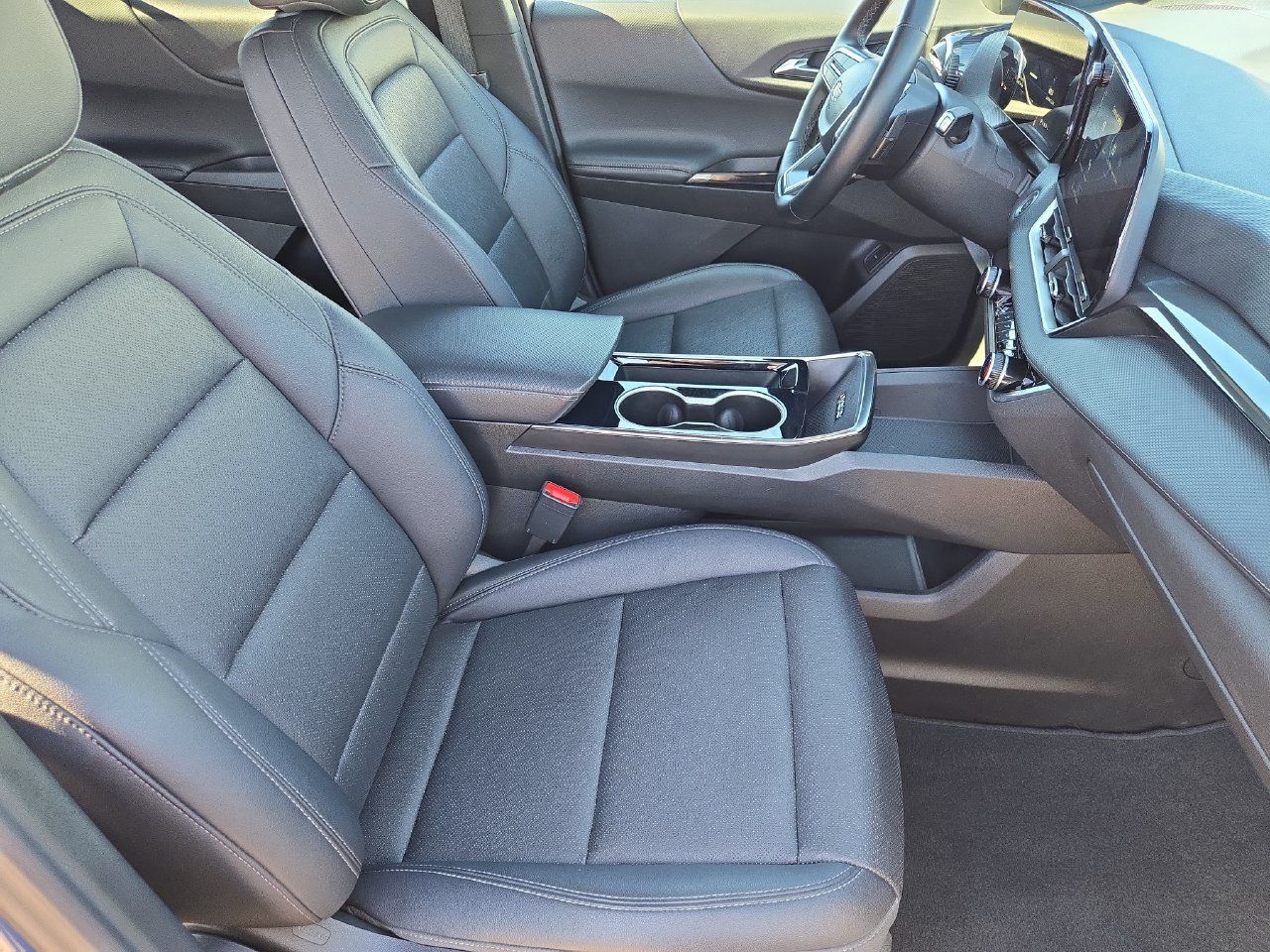 Used 2025 Chevrolet Equinox LT w/ Convenience Package II FWD image 10