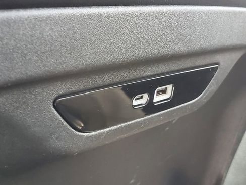 Certified 2024 Chrysler Pacifica Touring-L image 24