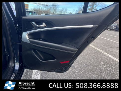 Used 2025 Genesis G70 2.5T image 18