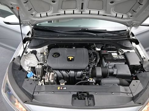 Used 2020 Hyundai Elantra SE FWD image 20