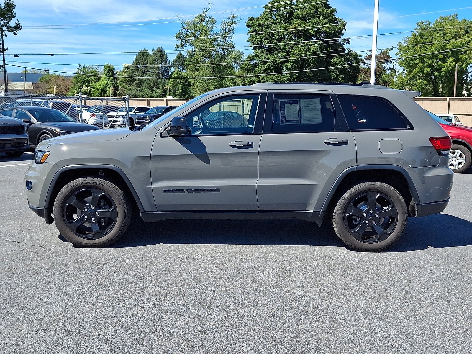 Used 2019 Jeep Grand Cherokee Laredo AWD/4WD image 8