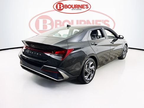 Used 2025 Hyundai Elantra Sport FWD image 8