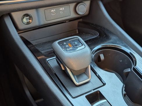 Used 2024 Nissan Rogue SV image 17