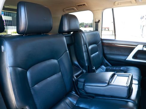 Used 2017 Toyota Land Cruiser image 15