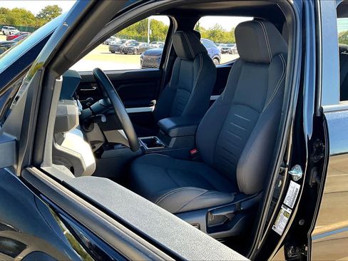 Used 2024 Toyota Tacoma TRD Off-Road image 7