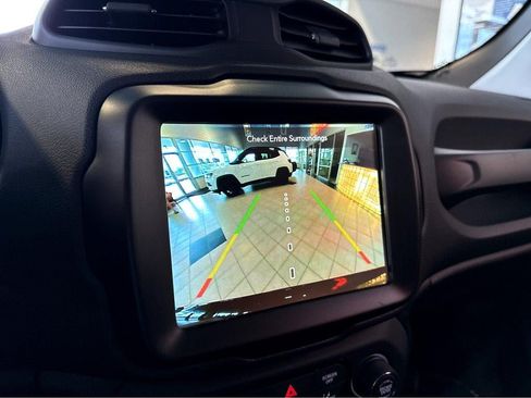 Used 2023 Jeep Renegade Latitude AWD/4WD image 28