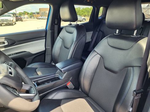 Used 2024 Jeep Compass Latitude AWD/4WD image 12