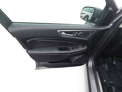 Used 2024 Ford Edge Titanium image 23