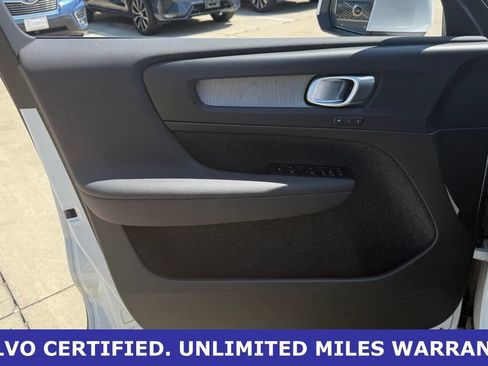 Certified 2025 Volvo XC40 B5 Plus AWD/4WD image 18