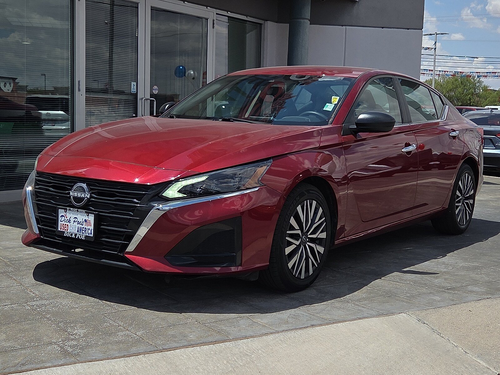 Used 2025 Nissan Altima 2.5 SV FWD image 2