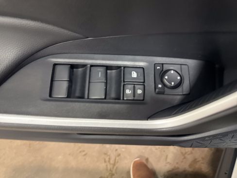 Used 2025 Toyota RAV4 LE AWD/4WD image 27