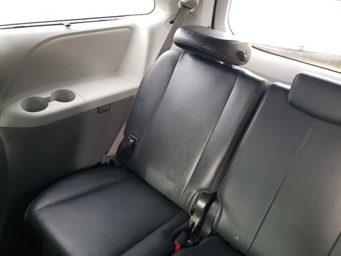 Used 2014 Toyota Sienna SE image 20