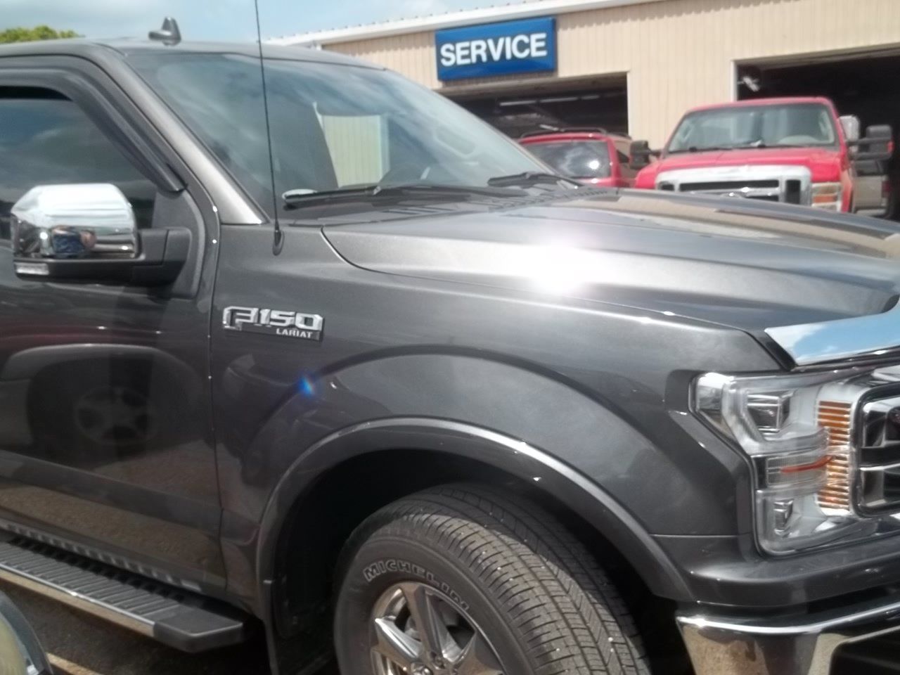 Used 2018 Ford F150 Lariat w/ Equipment Group 502A Luxury AWD/4WD image 5