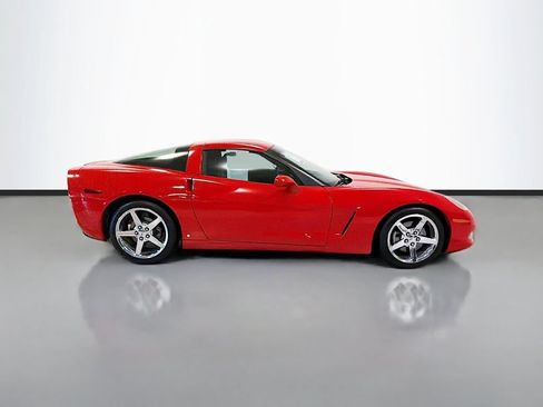 Used 2007 Chevrolet Corvette Coupe w/ Preferred Equipment Group RWD image 12