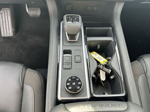 Certified 2024 Nissan Pathfinder SL image 26