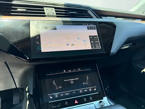Used 2019 Audi e-tron Premium Plus AWD/4WD image 17