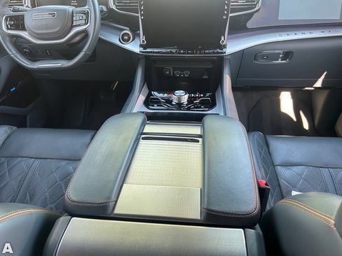 Certified 2022 Jeep Grand Wagoneer Series III w/ Flexible Seating Group AWD/4WD image 15
