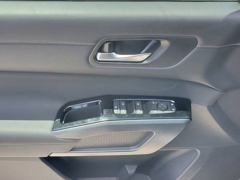 New 2025 Nissan Pathfinder SL w/ Black Appearance Package image 19