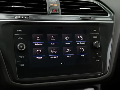 Used 2021 Volkswagen Tiguan SE FWD image 13