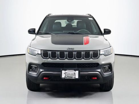 Used 2024 Jeep Compass Trailhawk AWD/4WD image 2