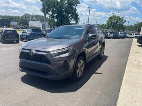 Used 2022 Toyota RAV4 XLE w/ Convenience Package FWD image 18