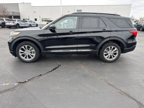Used 2022 Ford Explorer XLT w/ Equipment Group 202A image 3