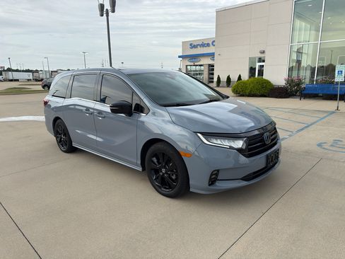Used 2024 Honda Odyssey Sport image 1