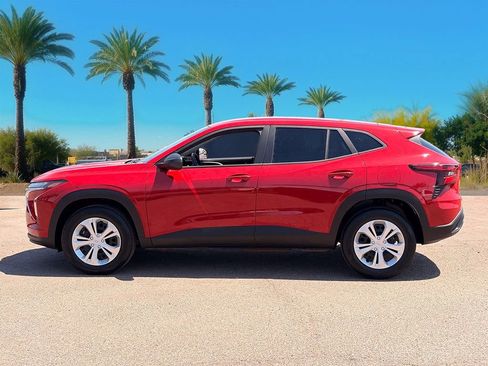 Used 2026 Chevrolet Trax LS FWD image 2