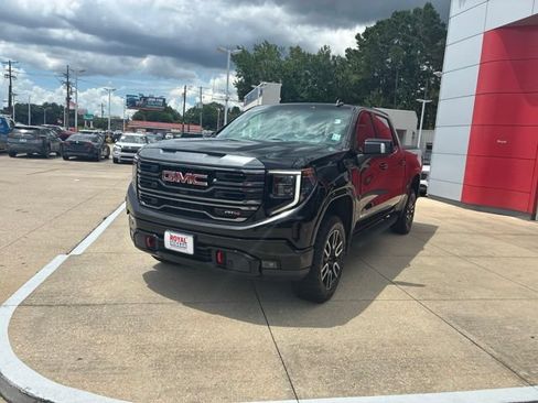Used 2022 GMC Sierra 1500 AT4 w/ AT4 Premium Package AWD/4WD image 3