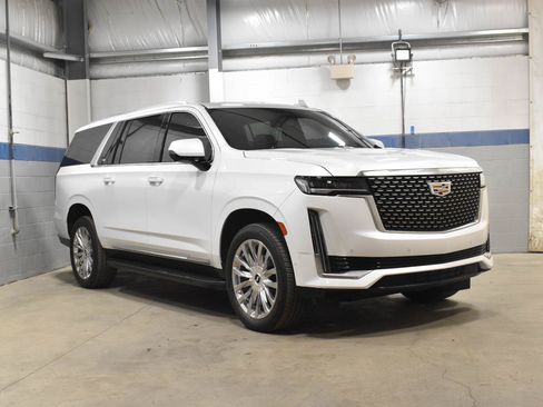 Used 2023 Cadillac Escalade ESV Premium Luxury w/ LPO, Floor Liner Package AWD/4WD image 32