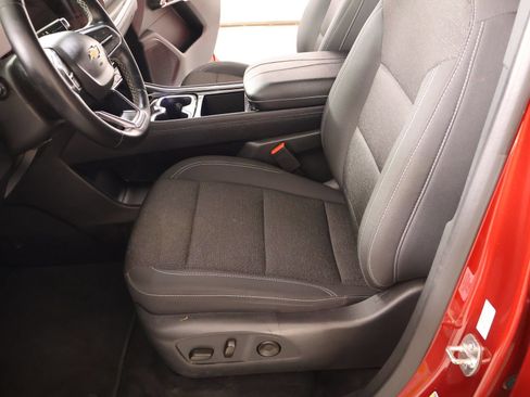 Used 2025 Chevrolet Traverse LT FWD image 11