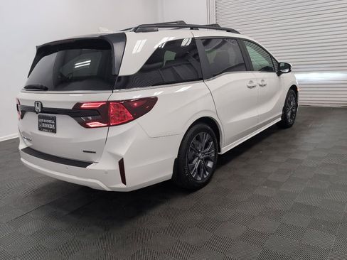 New 2026 Honda Odyssey Touring image 9