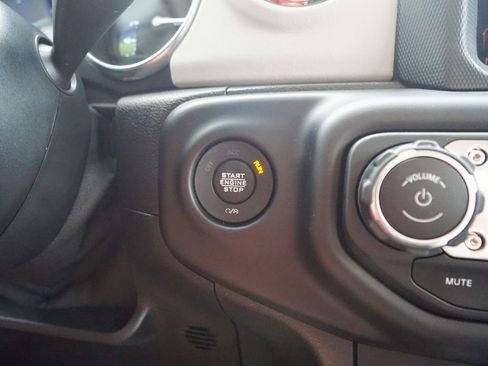 Used 2021 Jeep Wrangler Unlimited Sahara image 20