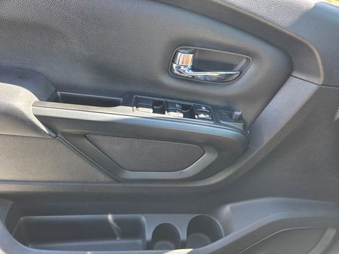 Used 2019 Nissan Titan SV w/ SV Convenience Package image 21
