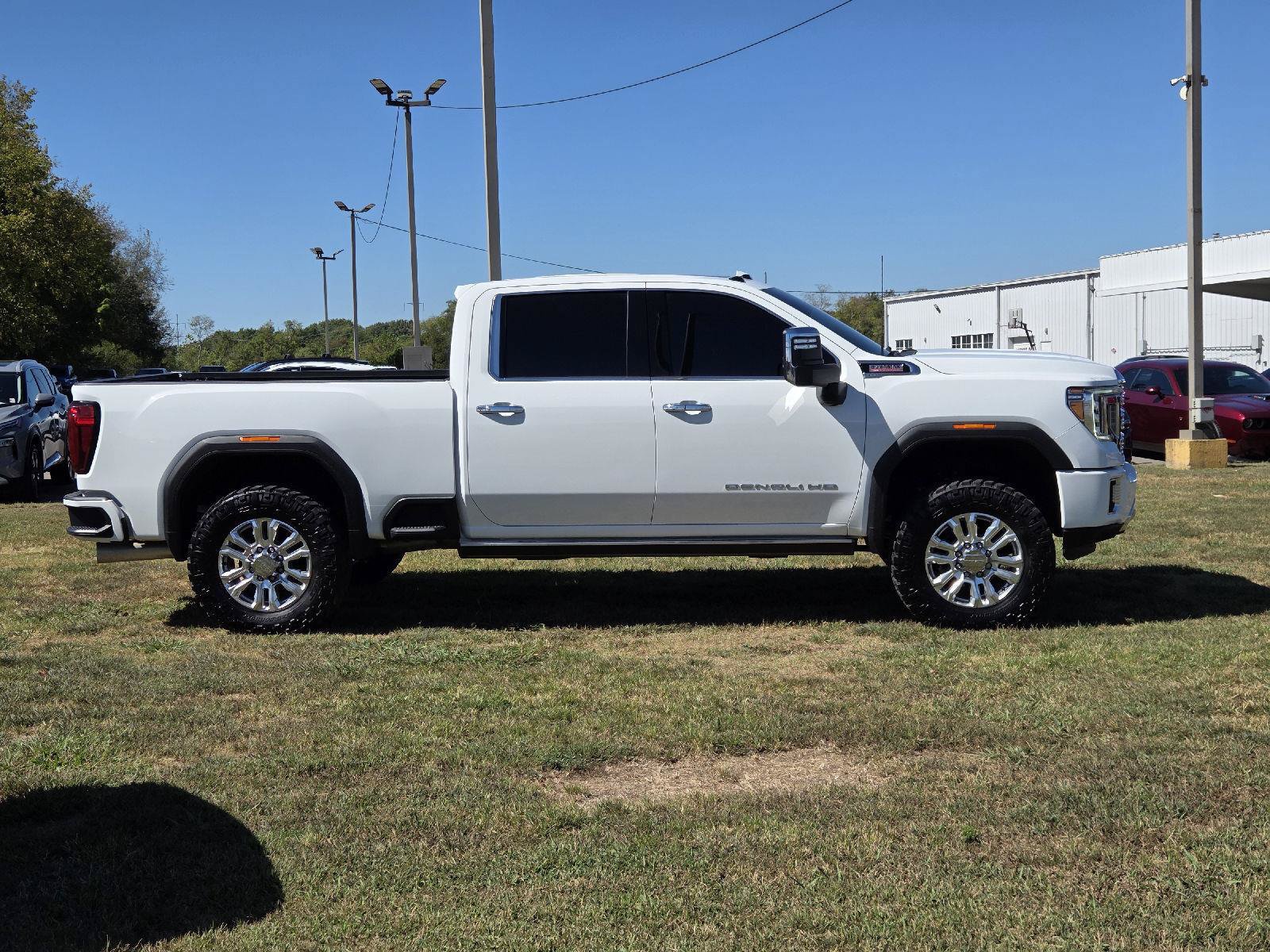 Used 2022 GMC Sierra 2500 Denali w/ Denali Ultimate Package AWD/4WD image 2
