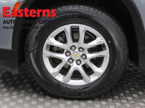 Used 2023 Chevrolet Traverse LS image 33