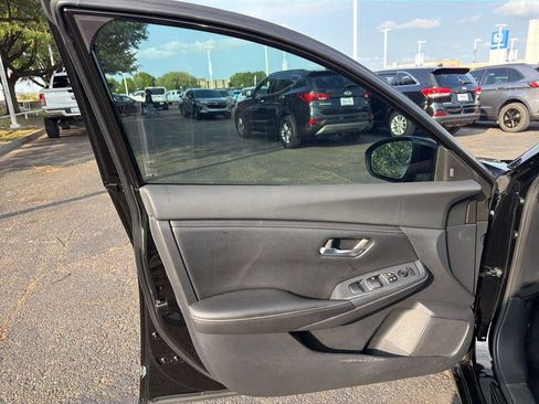 Used 2022 Nissan Sentra SV image 8