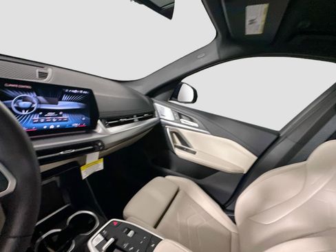 Used 2025 BMW X1 xDrive28i w/ Premium Package image 23