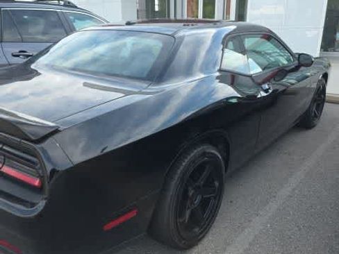 Used 2019 Dodge Challenger SXT RWD image 9