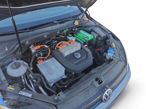 Used 2015 Volkswagen e-Golf SEL Premium image 20
